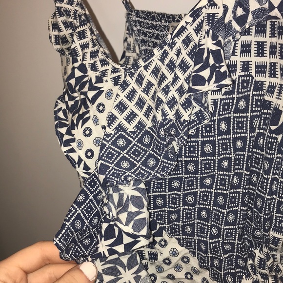 GUESS v-neck tank!!!💙 - Picture 3 of 6